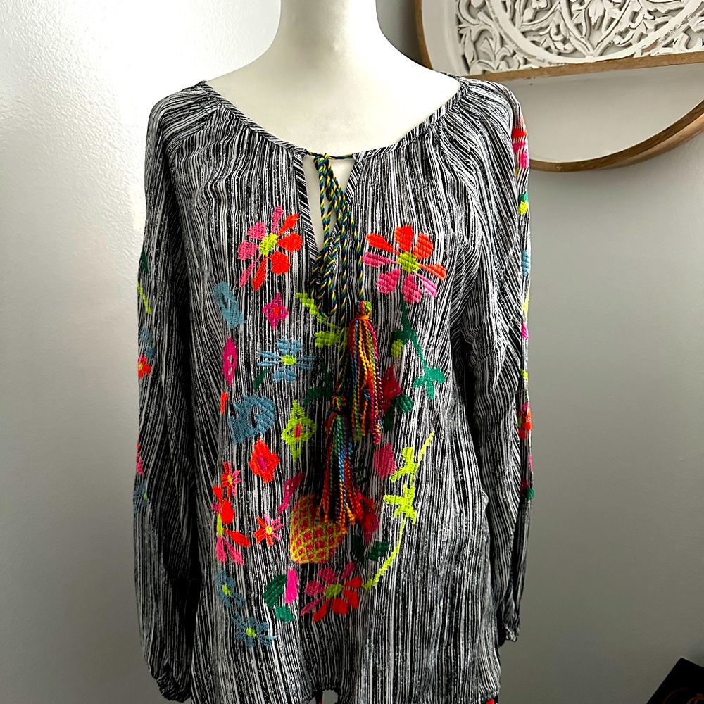 SEE AND BE SEEN Embroidered tunic